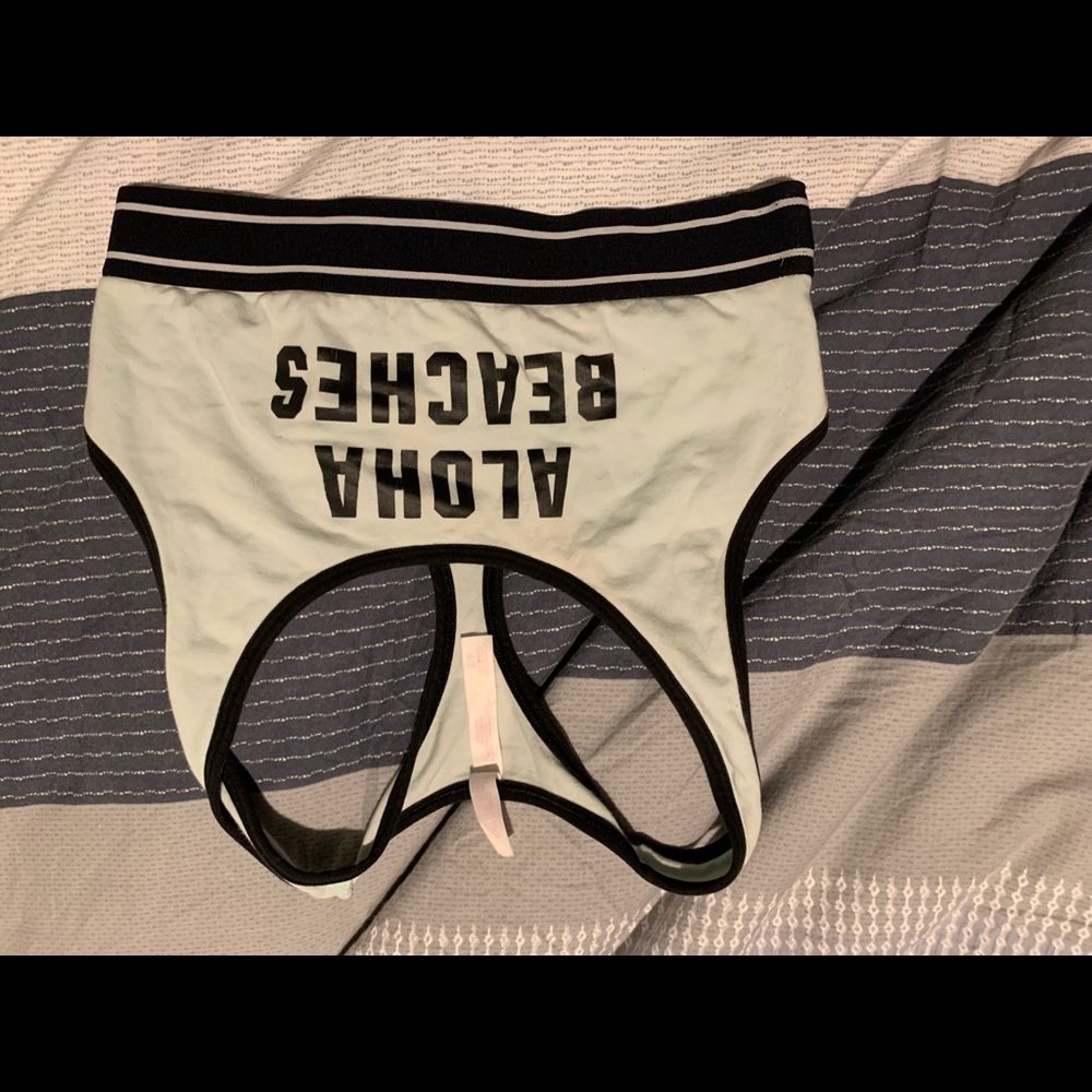 Victoria’s Secret pink sports bra